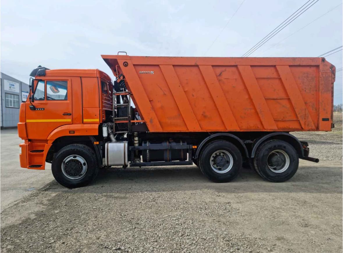 Самосвал КамАЗ 6520-53, вид сбоку